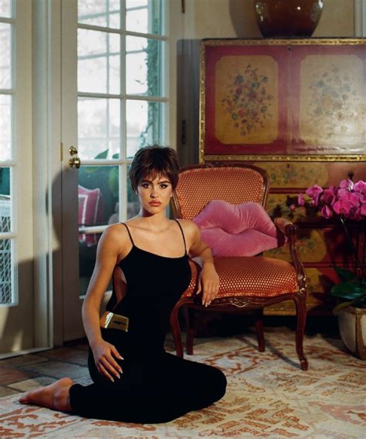 Amelia Gray Transforms Into Vintage Lisa Rinna: Photos
