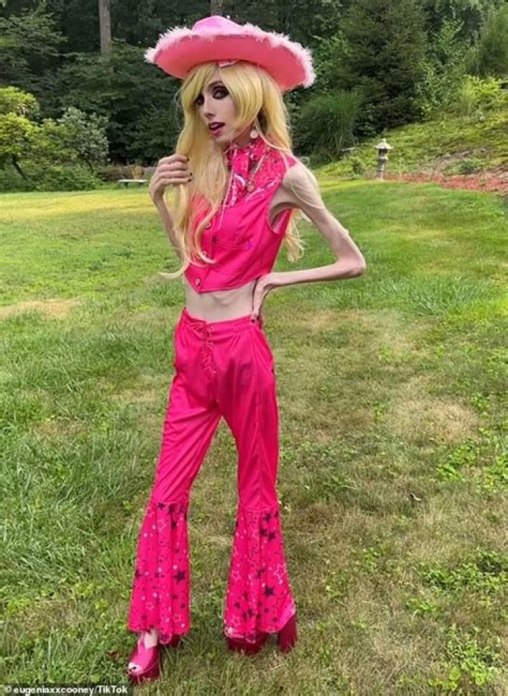Arizona Woman, 27, Succumbs to Anorexia; TikTok Community Mourn |