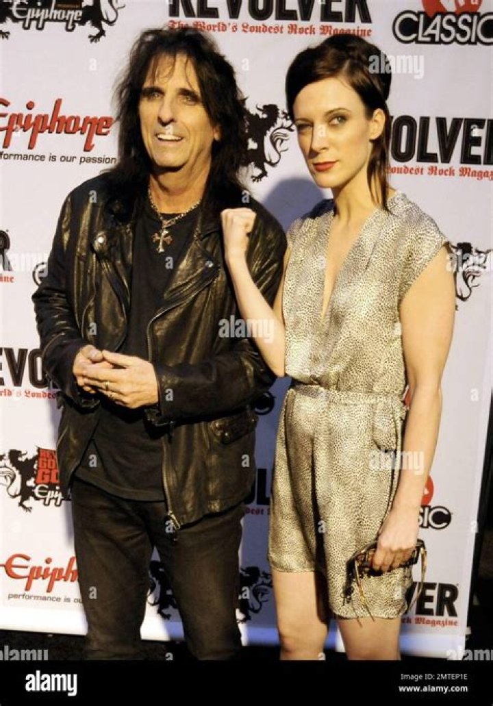 Calico Cooper (Alice Cooper's Daughter) Bio, Wikipedia, Husband, Band, Age, Movies, Height, Wedding, and Net Worth