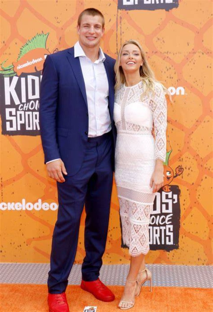 Camille Kostek Weight