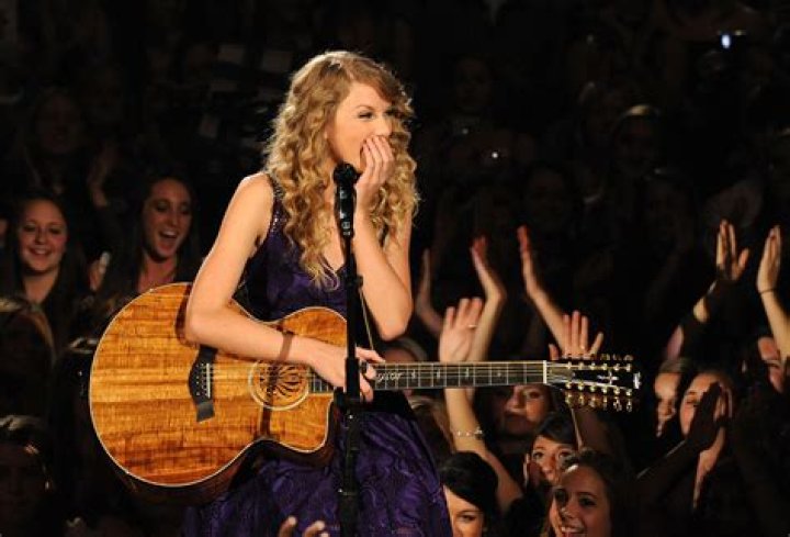 Does Taylor Swift Write Her Own Songs? She Has Many Writing Credits