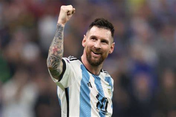 Football Player Detailed Bio, Age, Birthday, & Height Insights and more ·