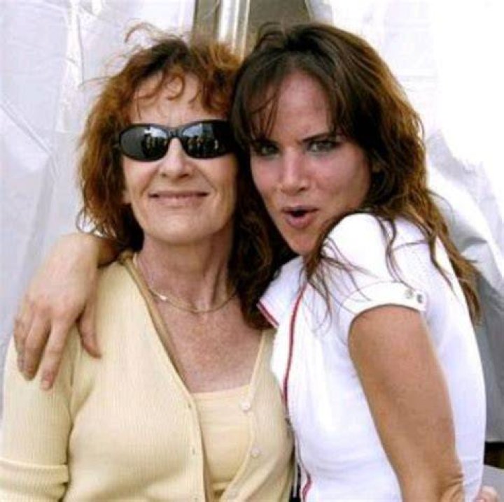 Glenis Duggan Batley: Facts About Juliette Lewis Mother
