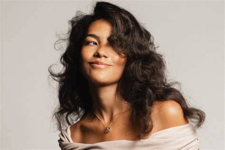 Lola Clark: A Timeless Beauty