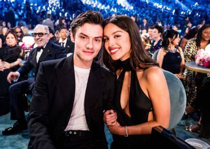 Louis Partridge Age, Net Worth, Girlfriend, Family and Biography (Updated 2023)
