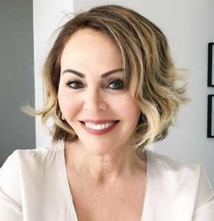 Maria Elena Salinas Life After Divorce With Husband; Married, Daughters, Net Worth Details |