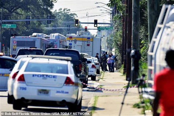 Ryan Palmeter seen on video entering Jacksonville Dollar General to start mass shooting that killed