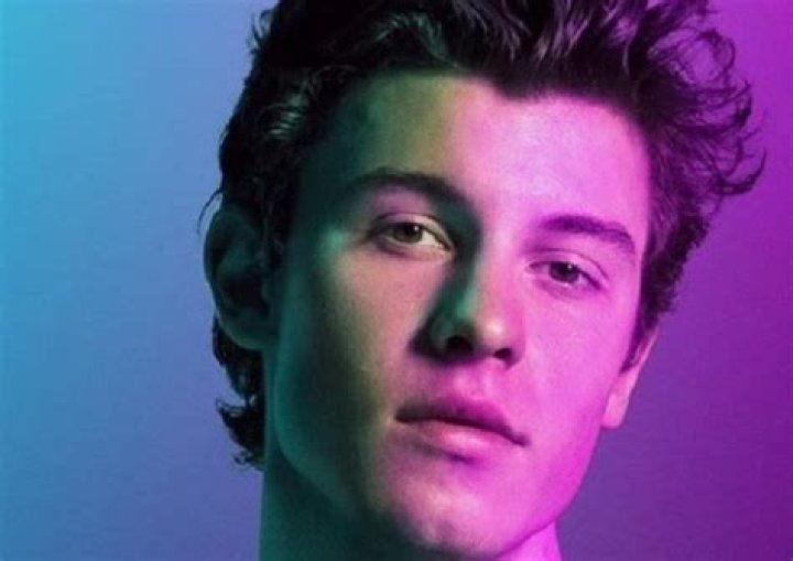 Shawn Mendes Height, Weight, Age, Girlfriend, Biography, Affairs, Facts