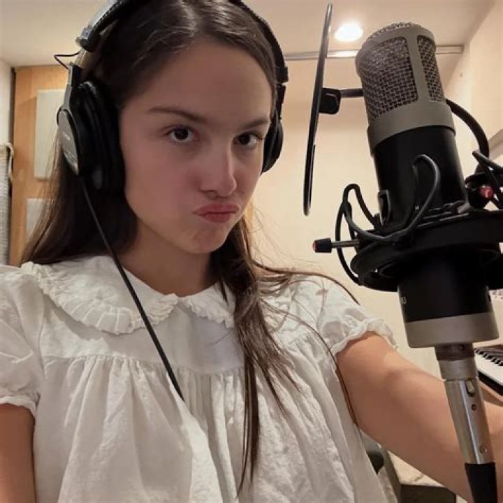 Uncover The Truth Behind The Olivia Rodrigo Nip Slip: A Comprehensive Analysis