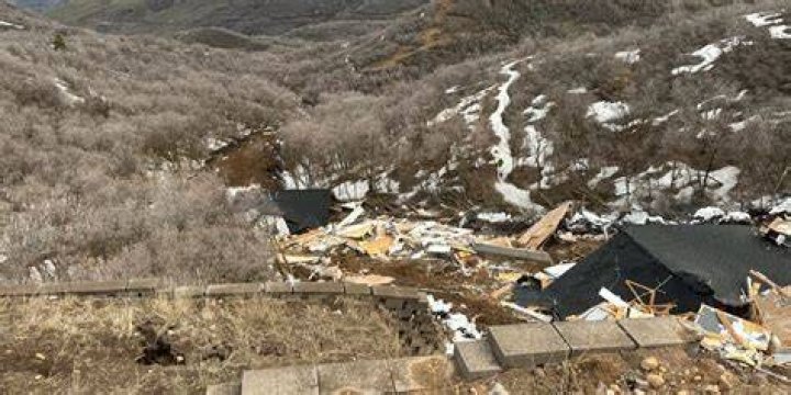 Utah Houses Slide Into Canyon After Months of Safety Concerns