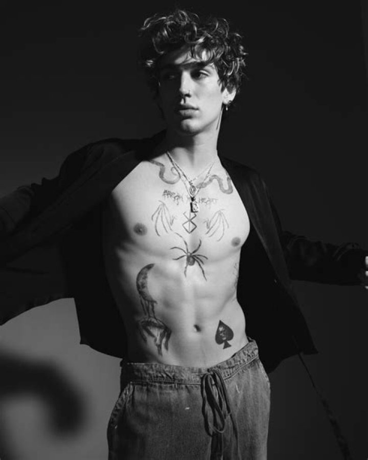 Vinnie Hacker Got A New Tattoo In The Middle Of His Chest
