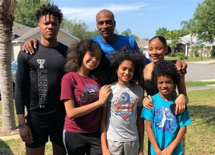 Who Are Terquavion Smith Parents? Father Terrance And Mother Shannon