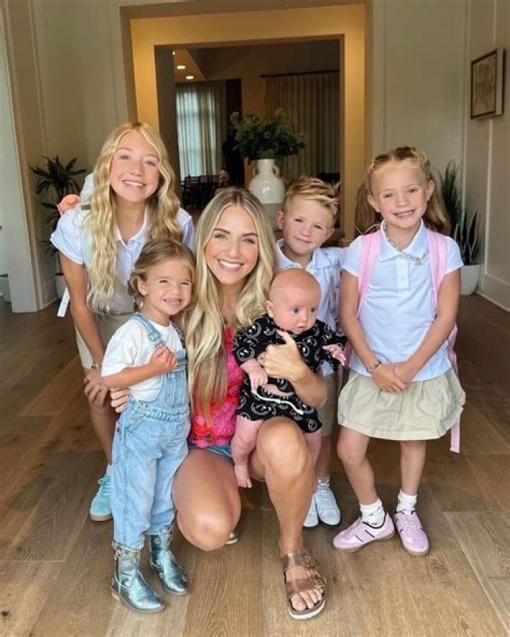 Zara Cully Biography, Age, Height, Husband, Net Worth, Family